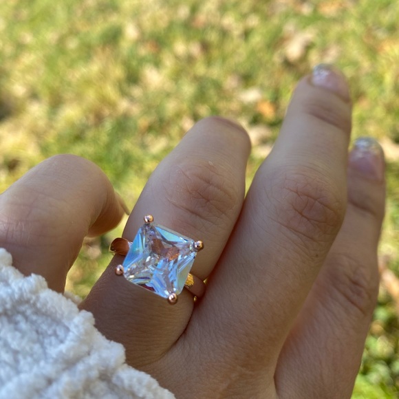 NEW Transparent Zircon Rose Gold Ring - Picture 4 of 6